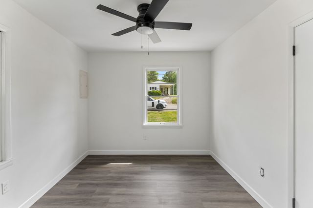 609 E 11th St, Columbia, TN 38401