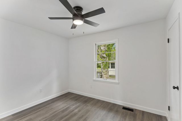 609 E 11th St, Columbia, TN 38401