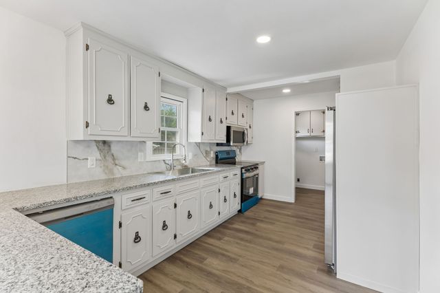 609 E 11th St, Columbia, TN 38401