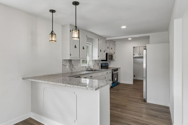 609 E 11th St, Columbia, TN 38401