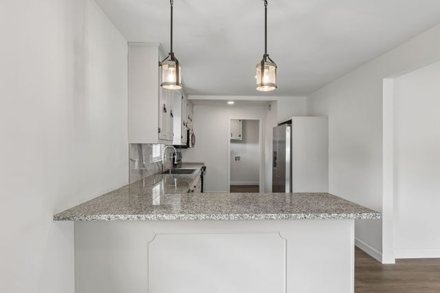 609 E 11th St, Columbia, TN 38401