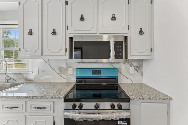 609 E 11th St, Columbia, TN 38401