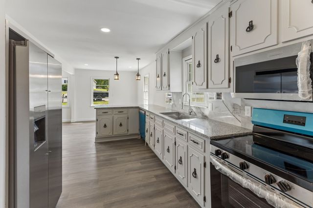 609 E 11th St, Columbia, TN 38401