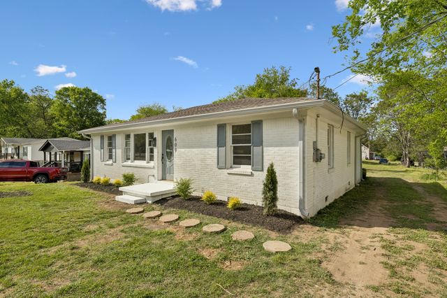 609 E 11th St, Columbia, TN 38401