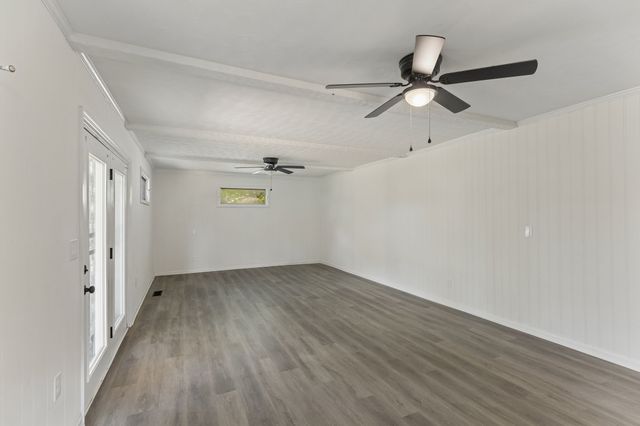 609 E 11th St, Columbia, TN 38401