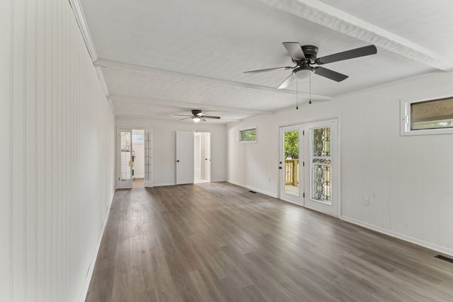 609 E 11th St, Columbia, TN 38401