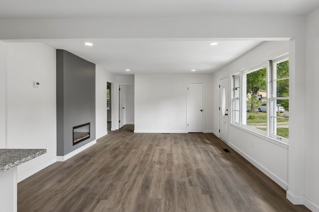 609 E 11th St, Columbia, TN 38401