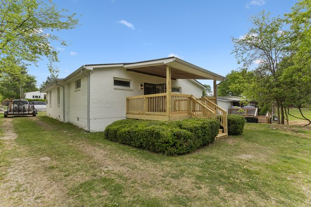 609 E 11th St, Columbia, TN 38401