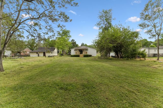 609 E 11th St, Columbia, TN 38401