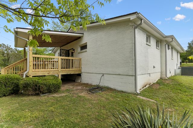 609 E 11th St, Columbia, TN 38401