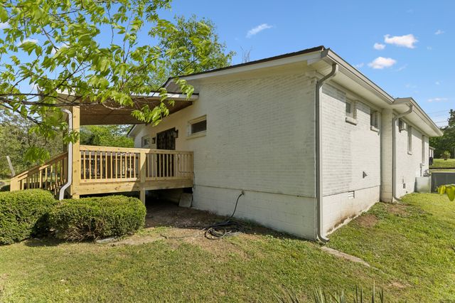 609 E 11th St, Columbia, TN 38401