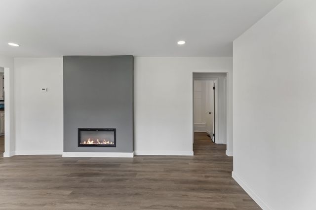 609 E 11th St, Columbia, TN 38401