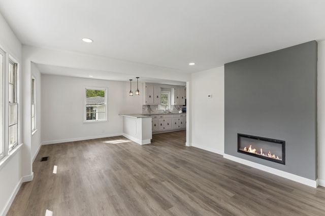 609 E 11th St, Columbia, TN 38401