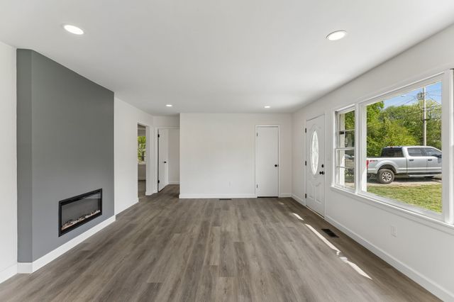 609 E 11th St, Columbia, TN 38401