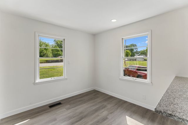 609 E 11th St, Columbia, TN 38401