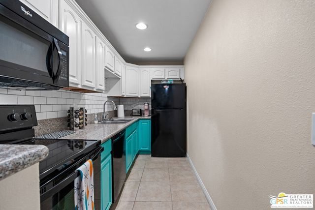 575 N Villa Court 204, Palm Springs, CA 92262