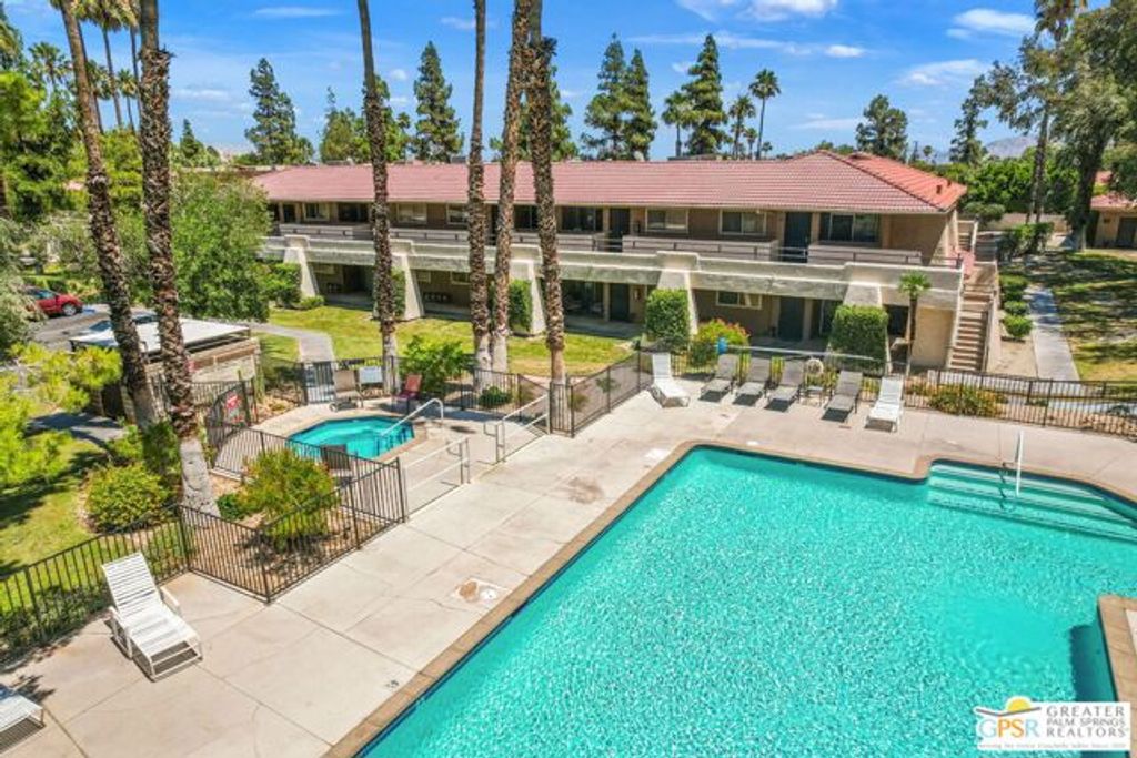 575 N Villa Court 204, Palm Springs, CA 92262