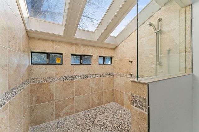 949 Wards Creek Road, Rogue River, OR 97537