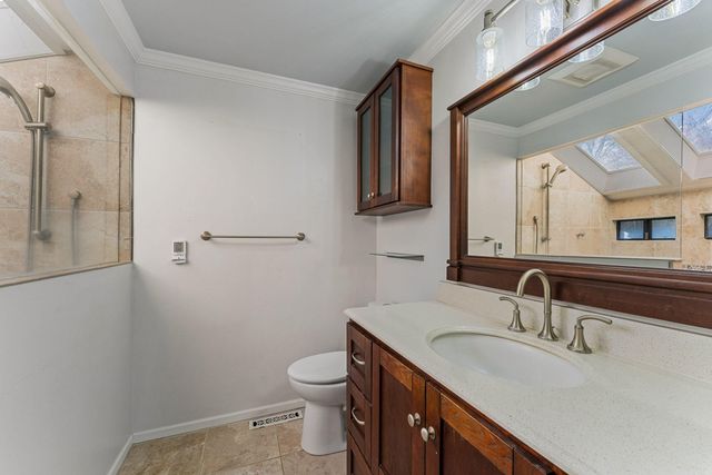 949 Wards Creek Road, Rogue River, OR 97537