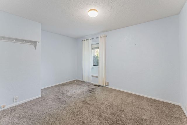 949 Wards Creek Road, Rogue River, OR 97537