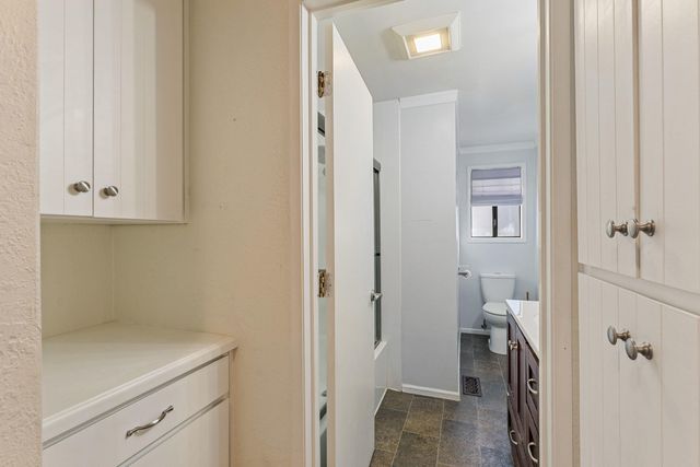 949 Wards Creek Road, Rogue River, OR 97537