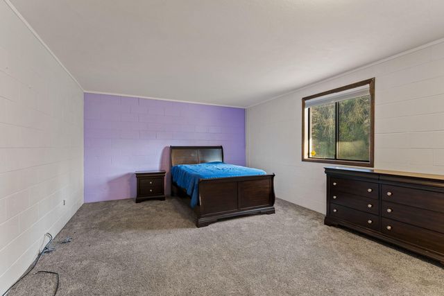 949 Wards Creek Road, Rogue River, OR 97537