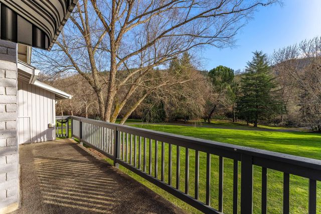 949 Wards Creek Road, Rogue River, OR 97537