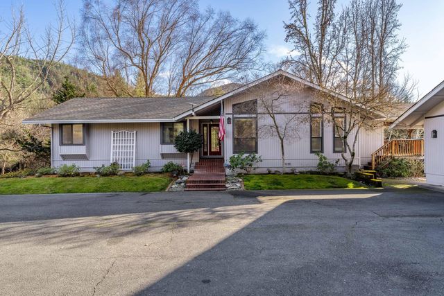 949 Wards Creek Road, Rogue River, OR 97537