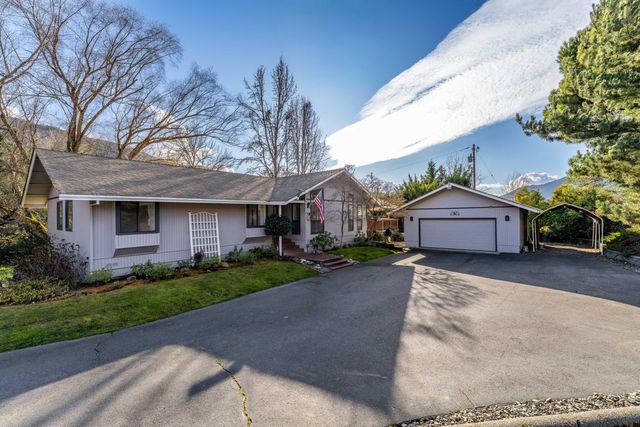 949 Wards Creek Road, Rogue River, OR 97537