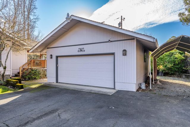 949 Wards Creek Road, Rogue River, OR 97537