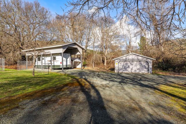 949 Wards Creek Road, Rogue River, OR 97537