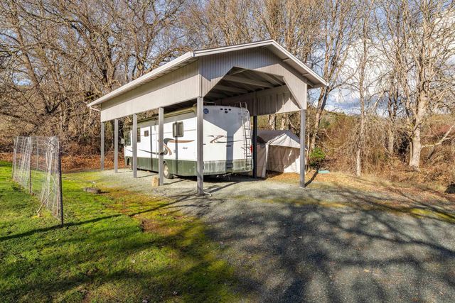 949 Wards Creek Road, Rogue River, OR 97537