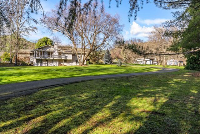 949 Wards Creek Road, Rogue River, OR 97537