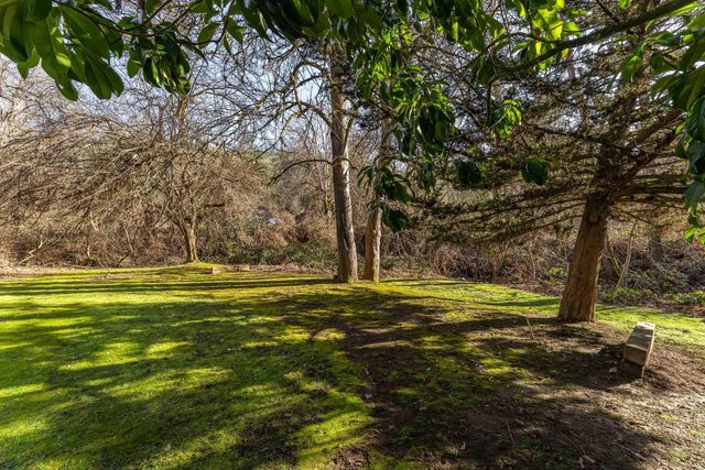 949 Wards Creek Road, Rogue River, OR 97537