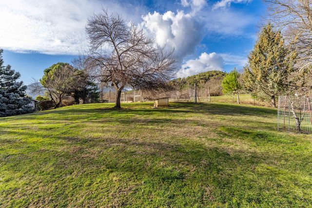 949 Wards Creek Road, Rogue River, OR 97537