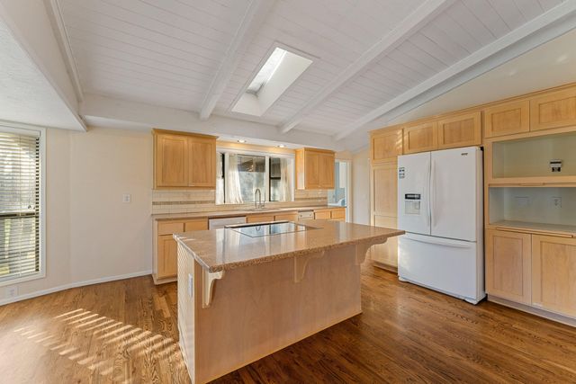 949 Wards Creek Road, Rogue River, OR 97537