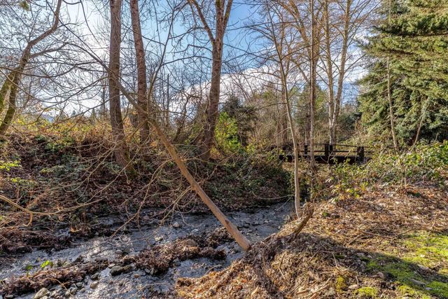 949 Wards Creek Road, Rogue River, OR 97537