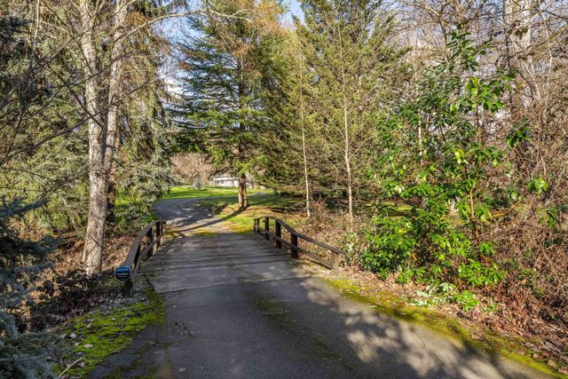 949 Wards Creek Road, Rogue River, OR 97537