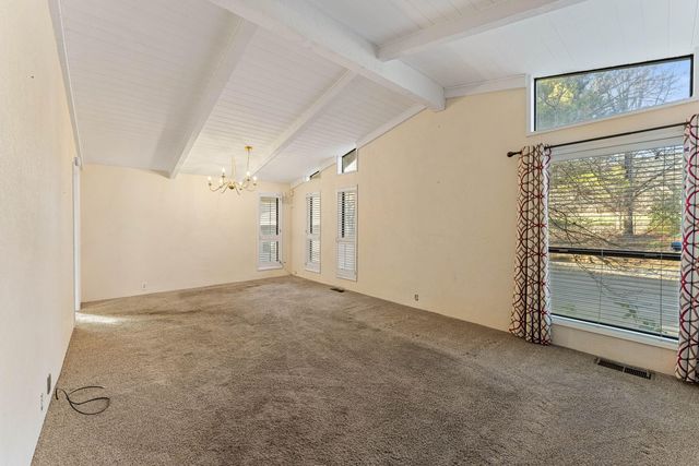 949 Wards Creek Road, Rogue River, OR 97537