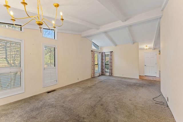 949 Wards Creek Road, Rogue River, OR 97537