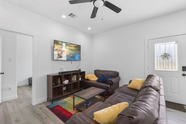 5208 Laura Koppe Road, Houston, TX 77016