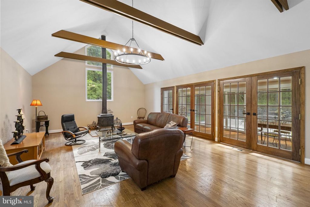 Image 19 of property listing at 16112 BARNESVILLE RD, Boyds, MD 20841