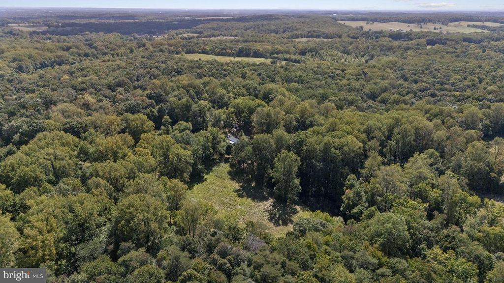 Image 2 of property listing at 16112 BARNESVILLE RD, Boyds, MD 20841
