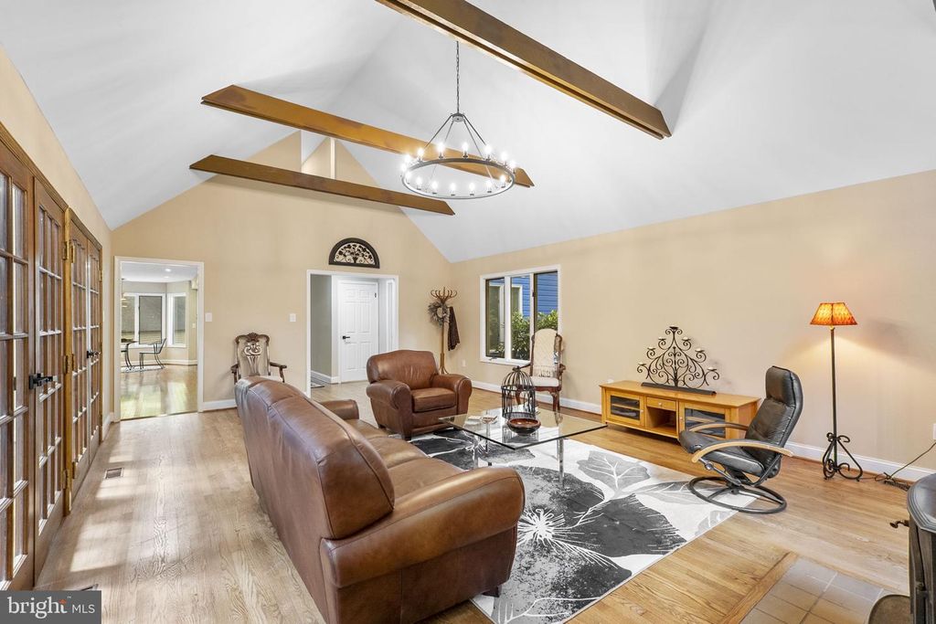 Image 20 of property listing at 16112 BARNESVILLE RD, Boyds, MD 20841
