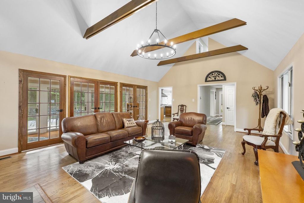 Image 21 of property listing at 16112 BARNESVILLE RD, Boyds, MD 20841