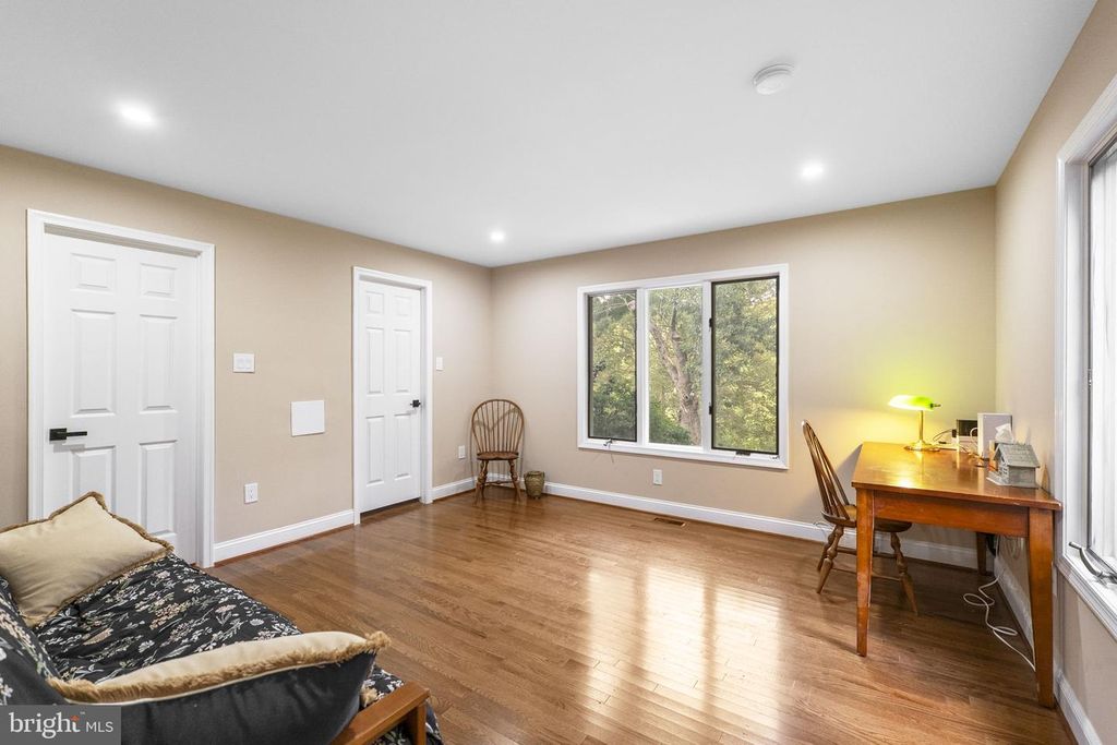 Image 24 of property listing at 16112 BARNESVILLE RD, Boyds, MD 20841