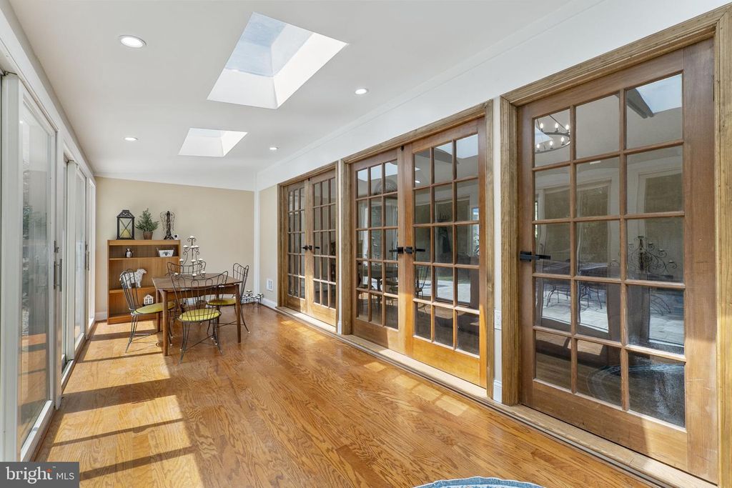 Image 29 of property listing at 16112 BARNESVILLE RD, Boyds, MD 20841