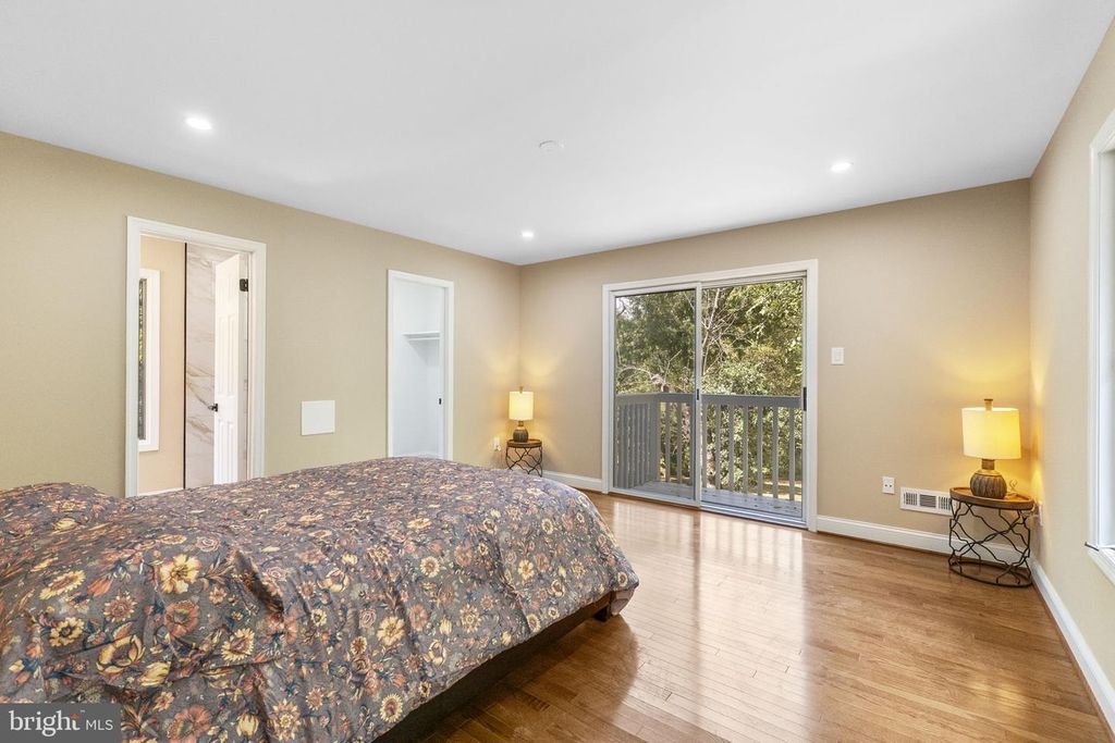 Image 30 of property listing at 16112 BARNESVILLE RD, Boyds, MD 20841