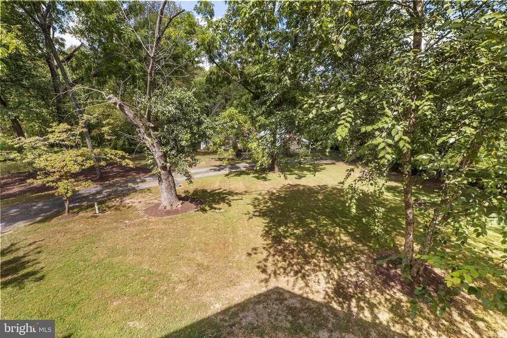 Image 36 of property listing at 16112 BARNESVILLE RD, Boyds, MD 20841