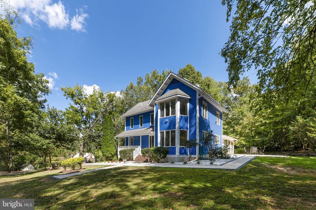 Image 4 of property listing at 16112 BARNESVILLE RD, Boyds, MD 20841